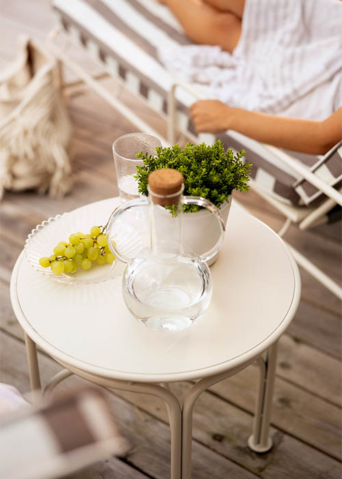 Arts side table